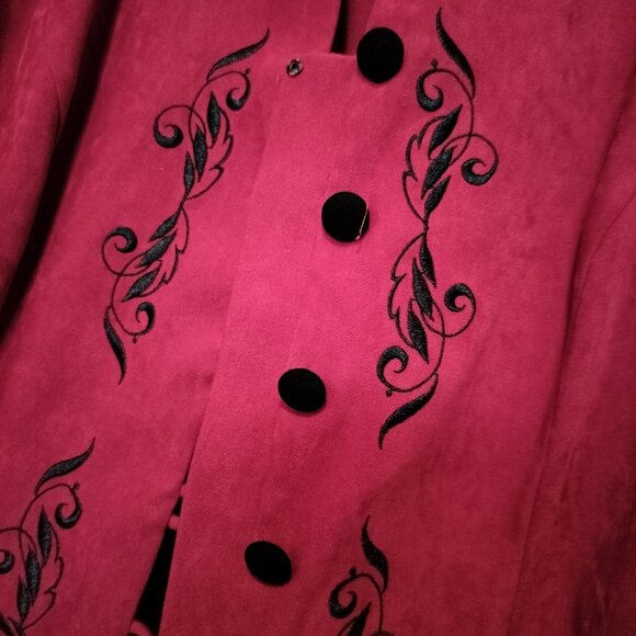 Red velvet cropped vintage jacket, Spanish-inspired look, beautiful ornamental - Picture 4 of 5